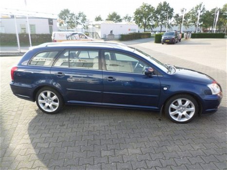 Toyota Avensis Wagon - 2.0 VVTi Executive - 1