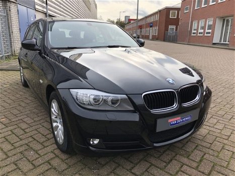 BMW 3-serie Touring - 320i Business Line Navigatie Xenon - 1