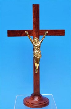 Kruisbeeld of Crucifix. - 1