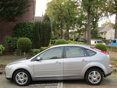 Ford Focus - 1.6-16V Ghia /FULL-OPTION/NIEUWE APK - 1