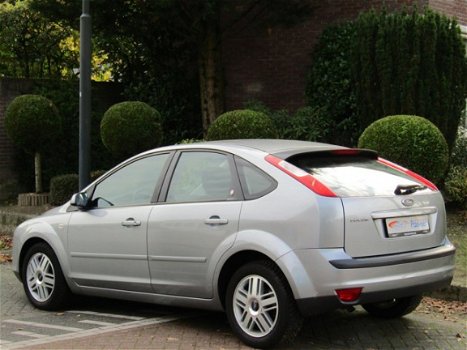 Ford Focus - 1.6-16V Ghia /FULL-OPTION/NIEUWE APK - 1