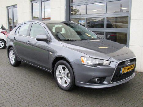 Mitsubishi Lancer Sportback - 1.5 Edition One Dealer onderhouden Nieuwstaat - 1