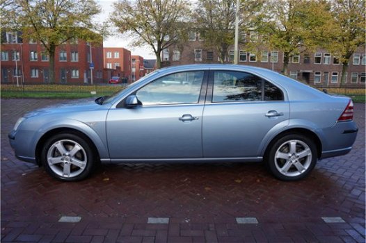 Ford Mondeo - 1.8-16V Platinum DUURSTE UITVOERING MET NAVIGATIE - 1