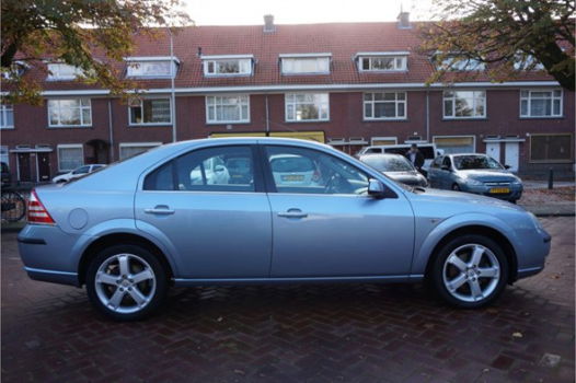 Ford Mondeo - 1.8-16V Platinum DUURSTE UITVOERING MET NAVIGATIE - 1