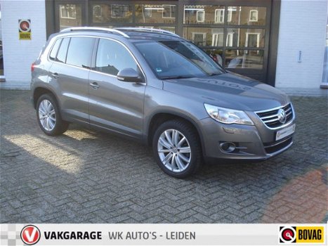 Volkswagen Tiguan - 2.0 TSI Team 4Motion / Trekhaak 2200kg / Navigatie / Leer / - 1