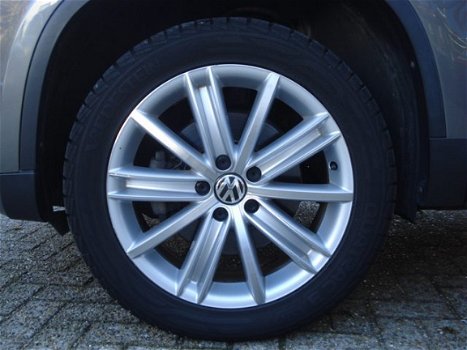 Volkswagen Tiguan - 2.0 TSI Team 4Motion / Trekhaak 2200kg / Navigatie / Leer / - 1