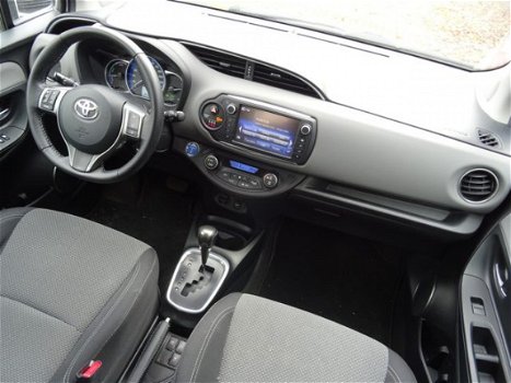 Toyota Yaris - 1.5 Hybrid Trend / Safety Sence / Navigatie / Parkeercamera / Bluetooth / Lichtmetale - 1