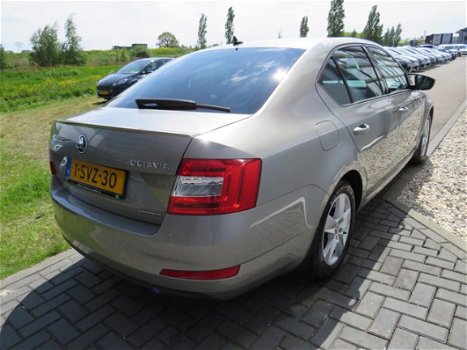 Skoda Octavia - 1.6 TDI Greenline Businessline Leder Stoelverw Gr Navi Clima PDC Bluetooth Cruise - 1