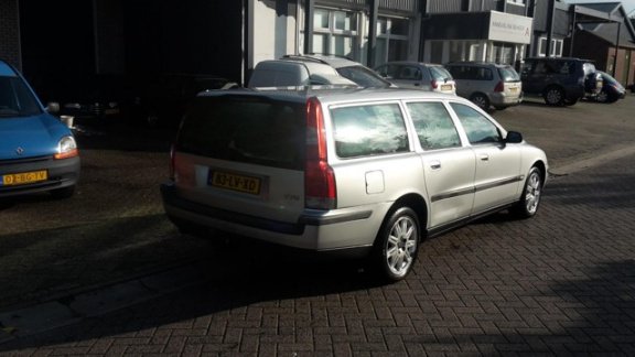 Volvo V70 - 2.4 Comfort Line Station Wagon - 1