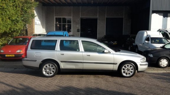 Volvo V70 - 2.4 Comfort Line Station Wagon - 1