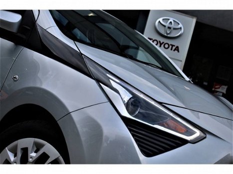 Toyota Aygo - 1.0 VVT-i x-play NLauto a.camera Bluetooth - 1