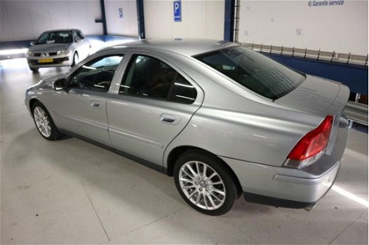 Volvo S60 - 2.4 D5 Momentum LEER + NAV + AUTOMAAT + VOL - 1