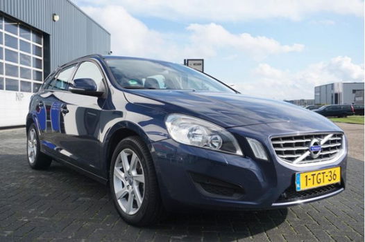 Volvo V60 - T3 150 PK Momentum Navigatie\multimedia\high performance - 1