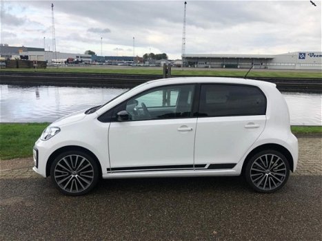 Volkswagen Up! - 1.0 BMT high up / Stoelverwarming / Lichtmetaal / Airco / Fabrieksgarantie - 1