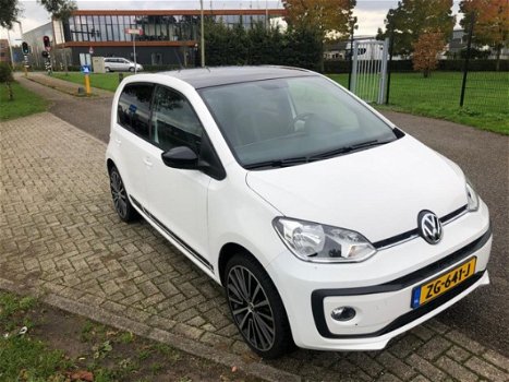 Volkswagen Up! - 1.0 BMT high up / Stoelverwarming / Lichtmetaal / Airco / Fabrieksgarantie - 1