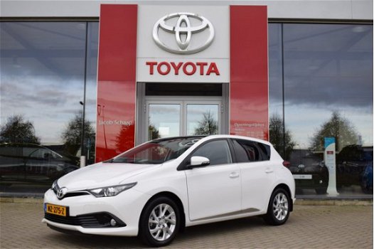 Toyota Auris - 1.2T 116pk Dynamic | Panoramadak | 16'' Lichtmetalen velgen | Navigatie | Climate & C - 1