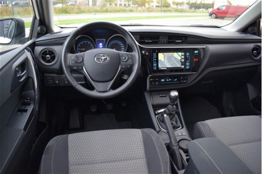 Toyota Auris - 1.2T 116pk Dynamic | Panoramadak | 16'' Lichtmetalen velgen | Navigatie | Climate & C - 1
