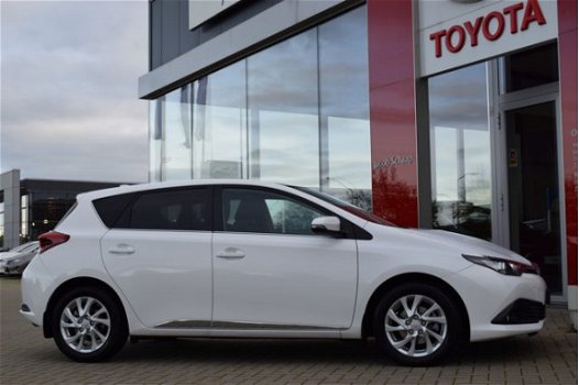 Toyota Auris - 1.2T 116pk Dynamic | Panoramadak | 16'' Lichtmetalen velgen | Navigatie | Climate & C - 1