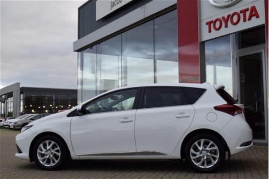 Toyota Auris - 1.2T 116pk Dynamic | Panoramadak | 16'' Lichtmetalen velgen | Navigatie | Climate & C - 1