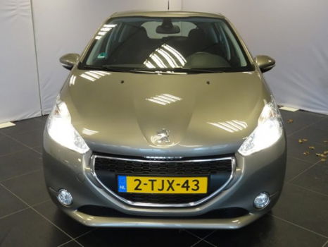 Peugeot 208 - VTi 82PK Automaat Envy Navigatie | Parkeersensoren achter | Climate control | Cruise c - 1