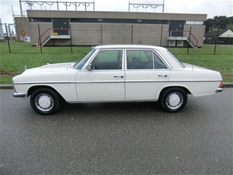 Mercedes-Benz 220 - (W115) D 240D - 1