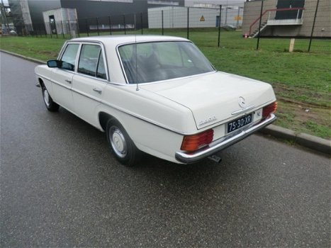 Mercedes-Benz 220 - (W115) D 240D - 1