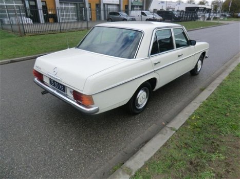 Mercedes-Benz 220 - (W115) D 240D - 1