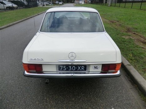 Mercedes-Benz 220 - (W115) D 240D - 1