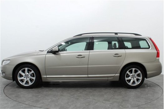 Volvo V70 - 2.0 D4 181PK NORDIC+ | Navi | Leer | Standkachel | Trekhaak - 1