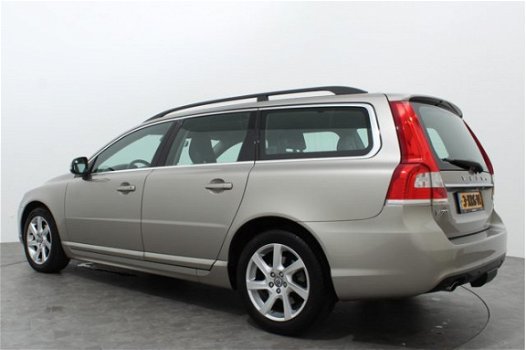 Volvo V70 - 2.0 D4 181PK NORDIC+ | Navi | Leer | Standkachel | Trekhaak - 1