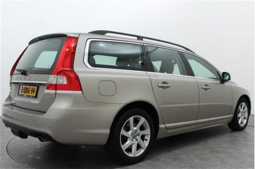 Volvo V70 - 2.0 D4 181PK NORDIC+ | Navi | Leer | Standkachel | Trekhaak - 1