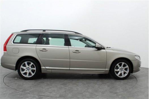 Volvo V70 - 2.0 D4 181PK NORDIC+ | Navi | Leer | Standkachel | Trekhaak - 1