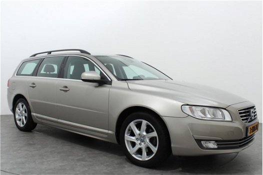 Volvo V70 - 2.0 D4 181PK NORDIC+ | Navi | Leer | Standkachel | Trekhaak - 1