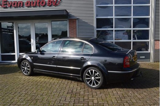 Skoda Superb - 2.5 V6 TDI Elegance - 1