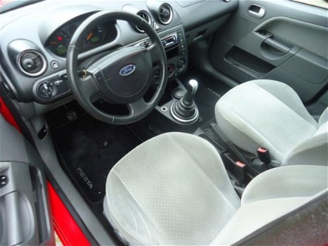 Ford Fiesta - 1.4-16V Ghia - 5 DEURS - AIRCO - NETTE STAAT - 1