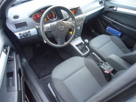 Opel Astra - 1.8 Edition - ZWART - 5 DEURS - 131.000KM - 1