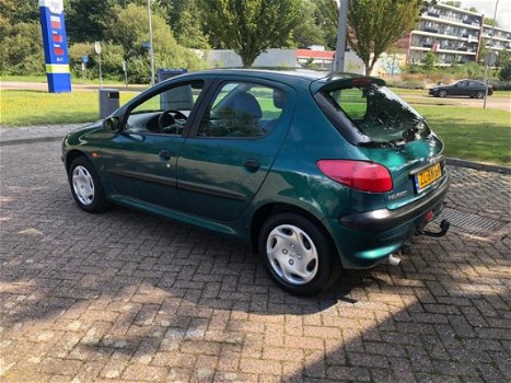 Peugeot 206 - 1.4 XR goed onderhouden/5 Drs/1jaar Apk/Cv/Cd - 1