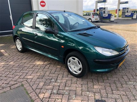 Peugeot 206 - 1.4 XR goed onderhouden/5 Drs/1jaar Apk/Cv/Cd - 1