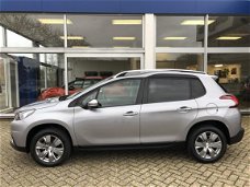 Peugeot 2008 - 1.2 PureTech Style NAVI/PDC NAVI