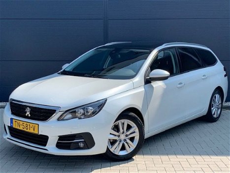 Peugeot 308 - 1.2 110pk Premium /Panoramadak/Navi - 1