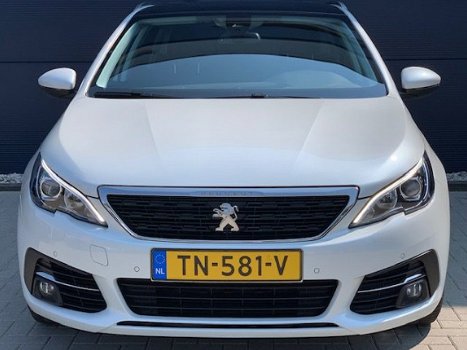 Peugeot 308 - 1.2 110pk Premium /Panoramadak/Navi - 1