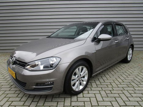 Volkswagen Golf - 1.0 TSI 115pk Comfortline Navigatie-Pdc-Ecc-Metallic - 1