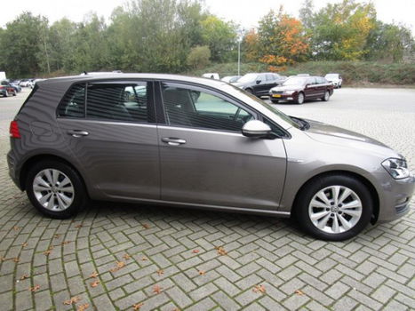 Volkswagen Golf - 1.0 TSI 115pk Comfortline Navigatie-Pdc-Ecc-Metallic - 1