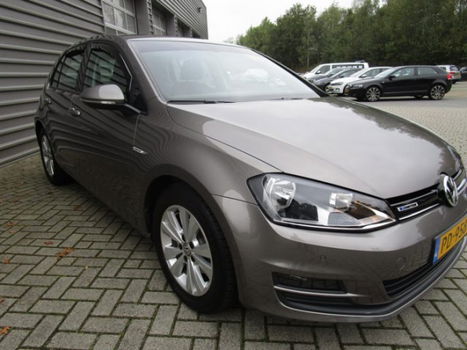 Volkswagen Golf - 1.0 TSI 115pk Comfortline Navigatie-Pdc-Ecc-Metallic - 1