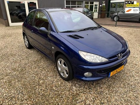 Peugeot 206 - 1.6-16V XS Pack Benzine Luxe uitvoering Airco Lm Velgen Rijdt en schakelt als nieuw - 1