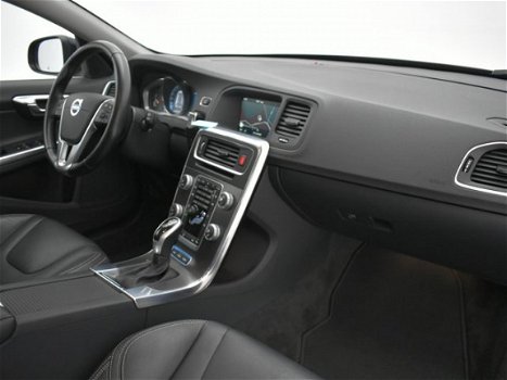 Volvo V60 - 2.4 D6 AWD *€20.490, - INCL.* Plug-In Hybrid Summum / SCHUIFDAK / LEDER / NAVI / CRUISE - 1