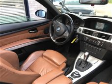 BMW 3-serie Cabrio - 320i High Executive 97Dkm/Automaat/Sportstoelen/Navi/17Inch/Vol Opties