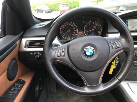 BMW 3-serie Cabrio - 320i High Executive 97Dkm/Automaat/Sportstoelen/Navi/17Inch/Vol Opties - 1