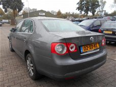 Volkswagen Jetta - 1.6 FSI Sportline Business AUTO SLAAT NIET AAN