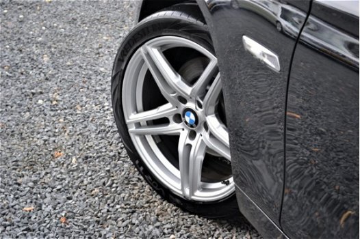 BMW 5-serie Touring - 523i 3.0i Automaat Xenon 19'' - 1